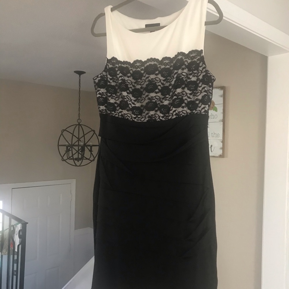 Connected Apparel Black/Cream Lace